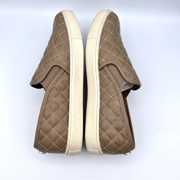 EUC Women’s Steve Madden Ecentrcq Grey Quilted Slip On Sneaker Size 8 - Picture 8 of 8